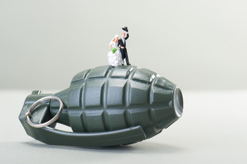 結婚式と爆弾