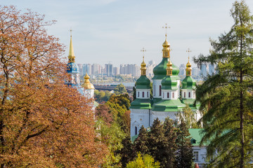 Fototapeta na wymiar St. George Cathedral of the Vydubychi Monastery autumn