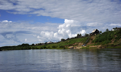 Небольшой поселок, приютивщийся на крутом берегу реки Большой Амалат в Забайкалье