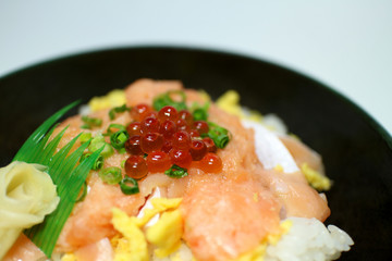 raw salmon rice bowl close up