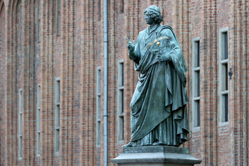 Monument Nicolaus Copernicus in Torun - obrazy, fototapety, plakaty