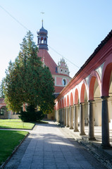 Obraz premium corridor with columns and the church with trees