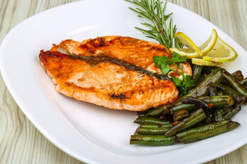 Grilled salmon with green beans