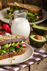 Chipotle-Avocado Summer Sandwich Recipe