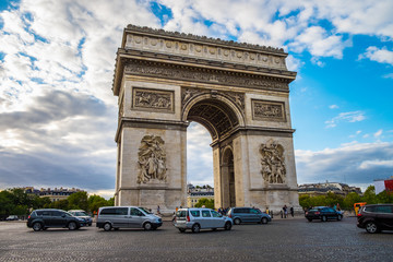 Fototapeta na wymiar Arc De Triomphe in Paris, France