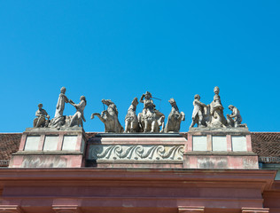 Obraz premium Chariot drawn by four horses on the House of Brandenburg-Prussian History in Potsdam, Germany