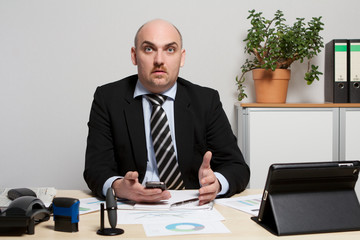 Berater bespricht einen Businessplan