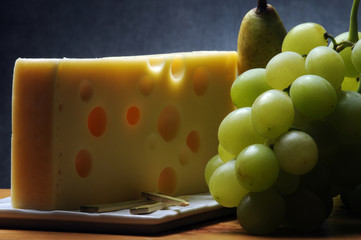 Էմենտալ Эмменталь 埃文達芝士 エメンタールチーズ 에멘탈 치즈 Emmental peyniri Ementálsky syr պանիր  پنیر امنتال אמנטל