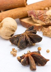 Star anise, cinnamon, peppercorns, cinnamon sticks and another s