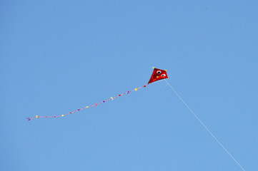 Fliegender Papierdrachen