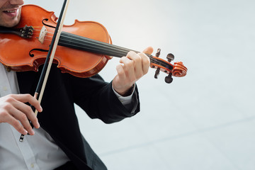 Talented violinist solo performance