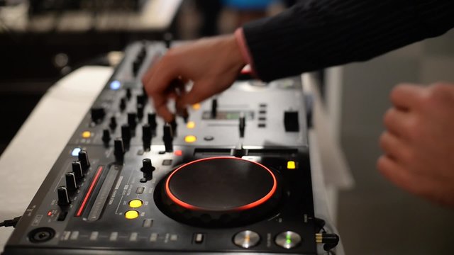 Intelligent deejay in a suit mix tracks