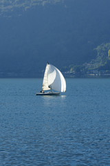 Lago d'Iseo (Bs), una barca a vela