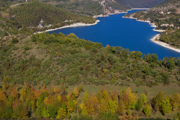 Fototapeta premium Veduta dall'alto del Lago di Fiastra