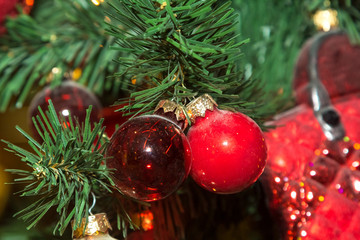 Новогодние украшения на ёлке