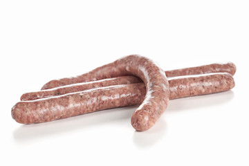 Rohe Bratwurst als Freisteller