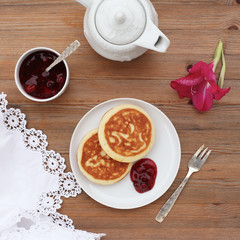 Frühstück mit amerikanischen pancakes 