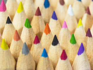 Stifte - Pastellfarben - Farbpalette - Ordnung - sortiert