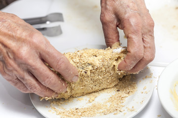 Apanando un cordon bleu - Galleta molida