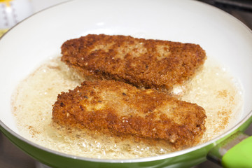 Freir un cordon bleu