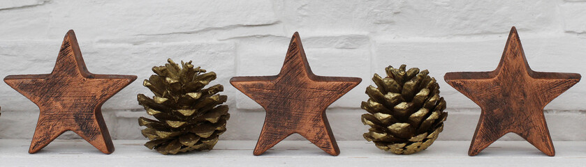 Sterne mit Tannenzapfen