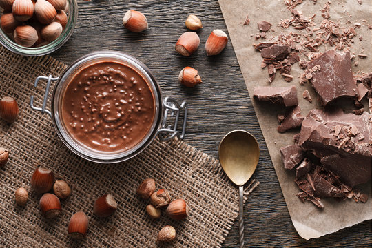 Hazelnut spread with nuts pieces