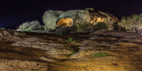 Sardinië, Arzechena, Olbia-Tempio, Rotswoning uit de steentijd 