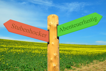 Richtungsschild stubenhocker <-> abenteuertlustig