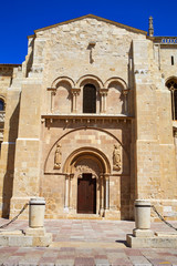 Fototapeta premium Leon San Isidoro church by way of saint James