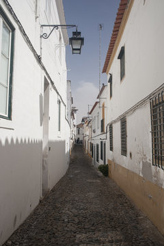 Paseo por las calles de la antigua ciudad portuguesa de évora