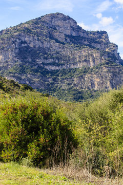 Sardinië, een berg met het gezicht van een  liggend meisje.