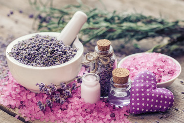 Obraz na płótnie Canvas Dry lavender flowers in mortar, sea salt, cream, essential oil a