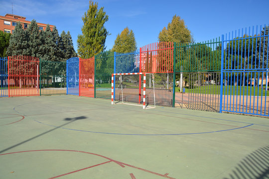 cancha de f&uacute;tbol sala en la calle