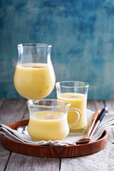 Mango smoothie with saffron 
