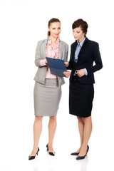 Two businesswomans discussing with eachother.