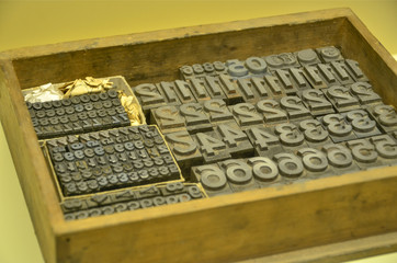 Antiguos caracteres para impresi&oacute;n litogr&aacute;fica.