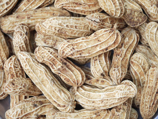 Obraz premium Peanuts in their shell textured food background