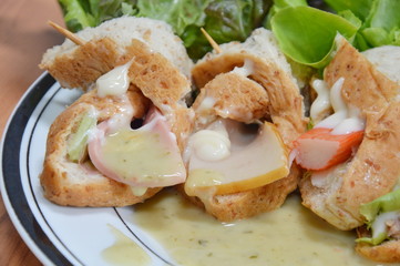 whole wheat bread roll sausage and vegetable dressing sour sauce