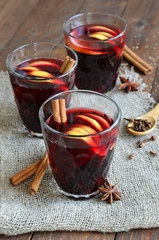 Mulled wine with lemon zest
