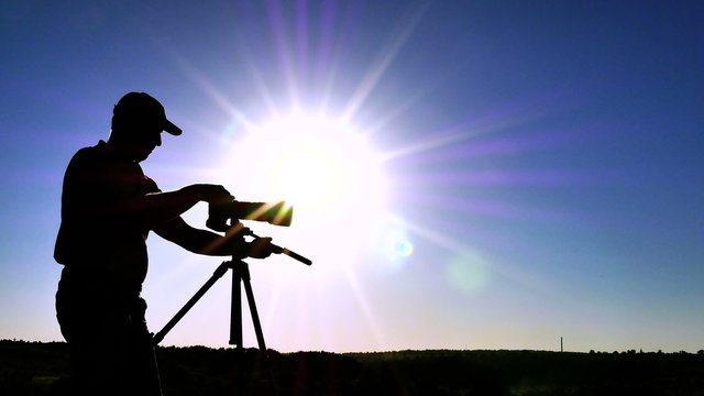 
Silhouette of  man  photographer  shoot  landscape and go away. 4K 3840x2160

