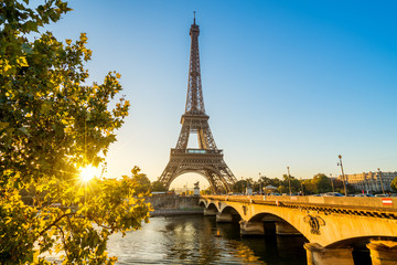 Fototapeta premium Wieża Eiffla w Paryżu Wieża Eiffla Tour Eiffel