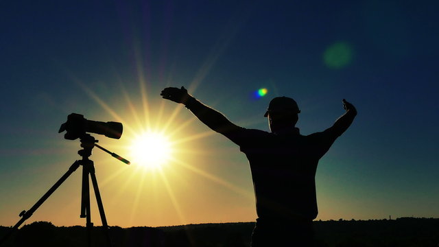 

Silhouette of  man  photographer  shoot  landscape  with sun. 4K 3840x2160 with trekking
