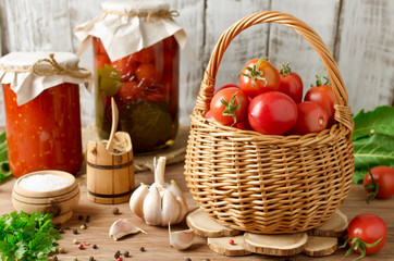 Fototapeta na wymiar Fresh tomatoes in a basket
