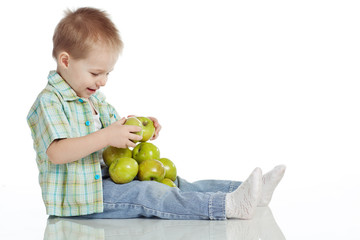Fototapeta premium A boy with green apples in studio 