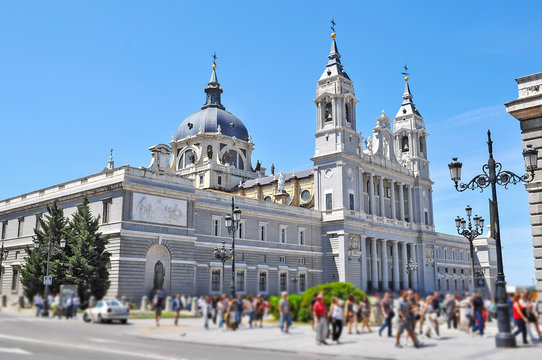 side view of Palacio Real
