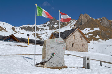Pomnik żołnierzy włoskich i austriackich poległych w wojnie 1915-1918, Passo Tonale