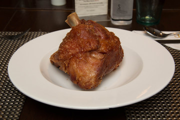 fried knuckle of pork with bones