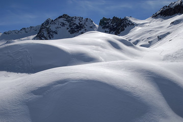 Zimowy pejzaż alpejski w górach Presanella, Passo Paradiso, Passo Tonale