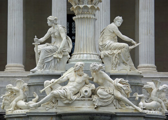 Naklejka premium Vienne, fontaine et statues en marbre devant le Parlement, Autriche
