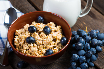 Oatmeal with grapes, healthy breakfast